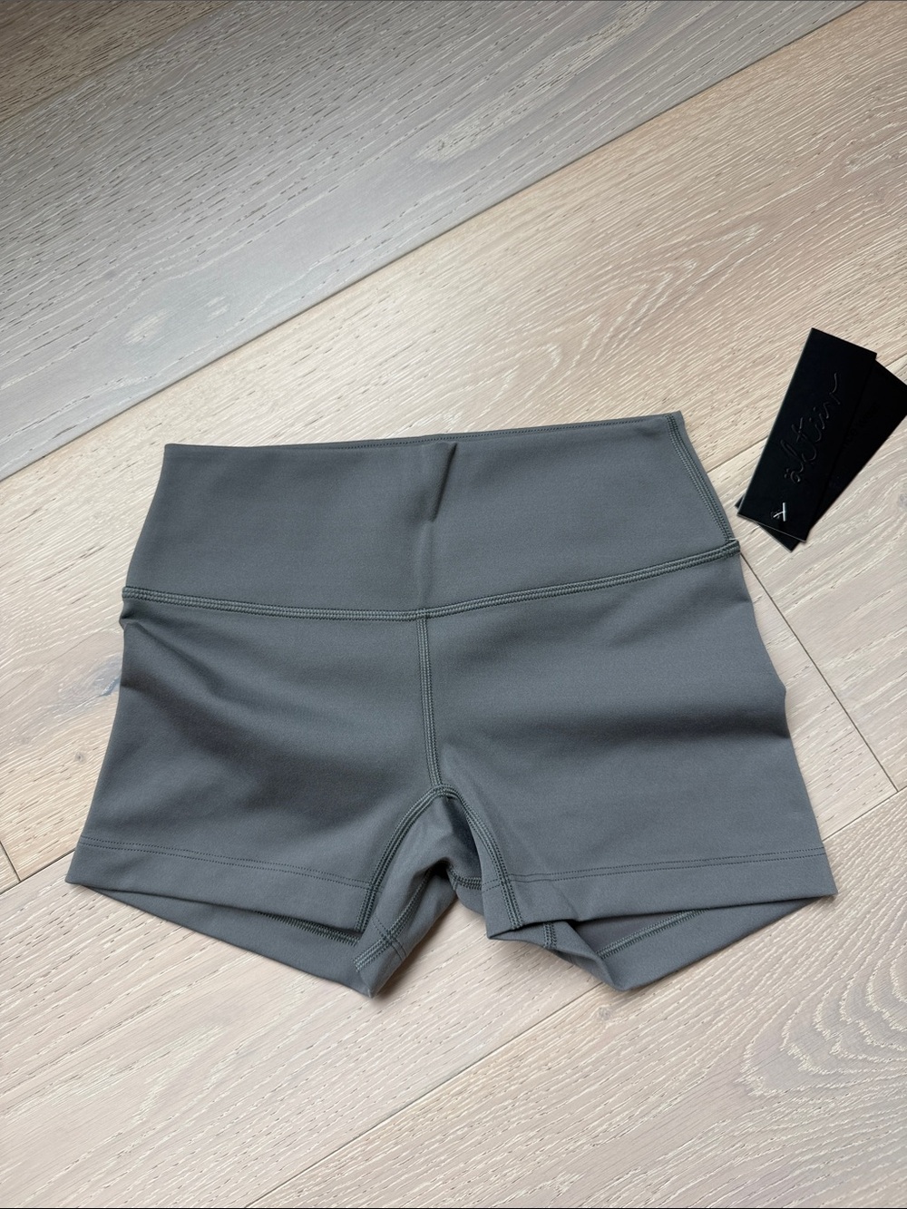 Women’s High-Waist Bike Shorts - Gray